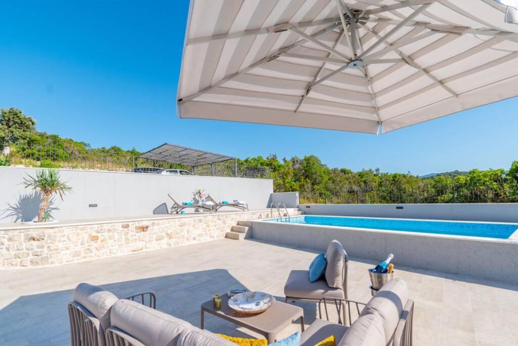 Sunset Paradise, Getaway Villa In Private Oasis Lovište المظهر الخارجي الصورة
